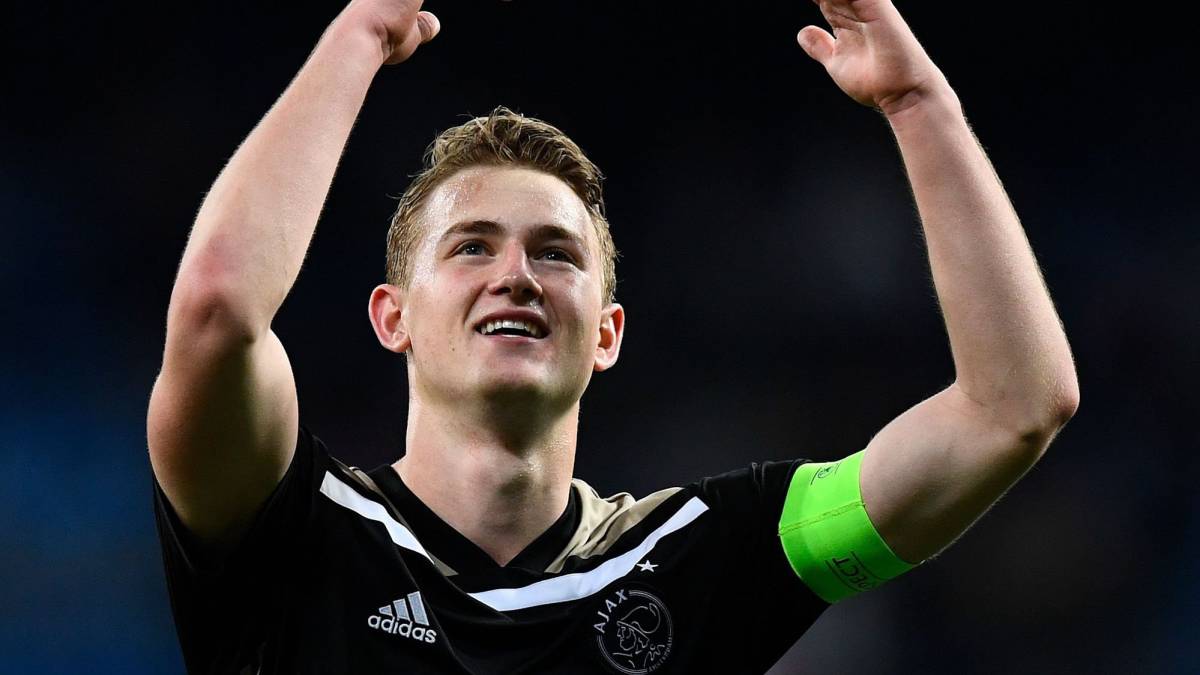 El defensa holandés del Ajax, Matthijs de Ligt, durante un partido.
