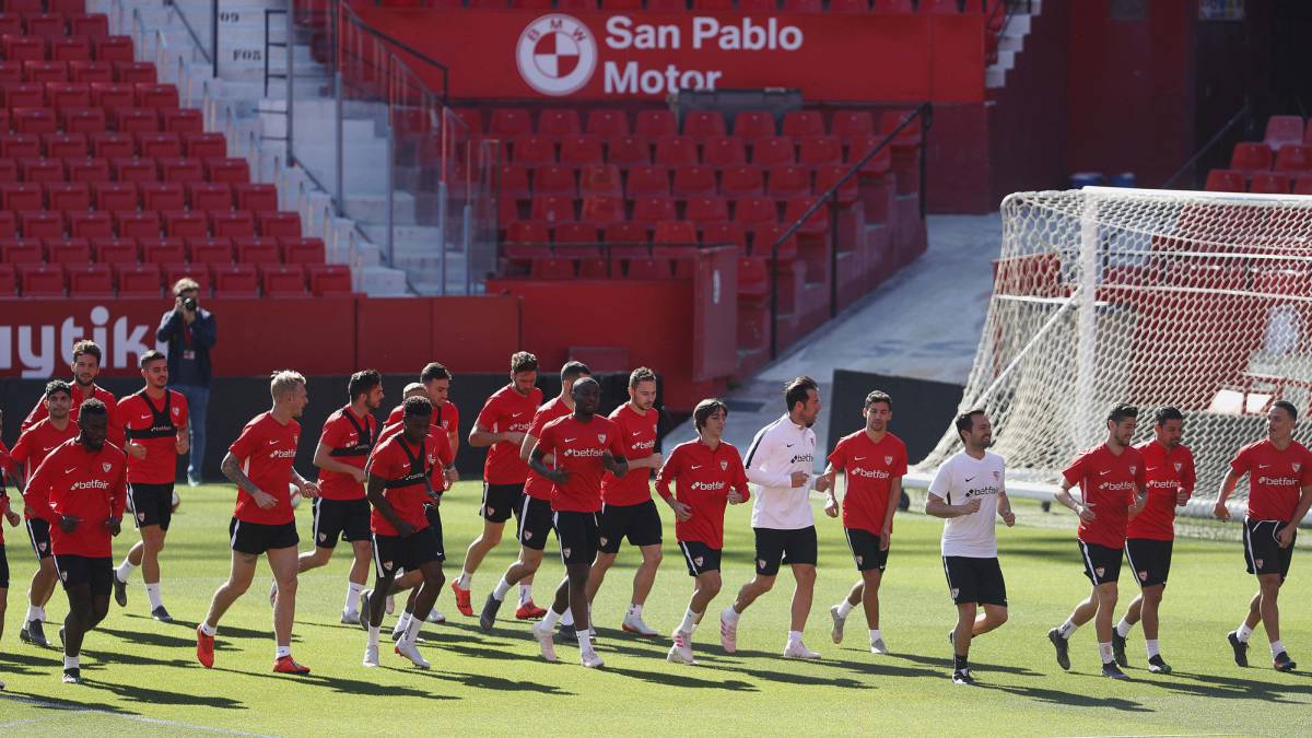 El Sevilla prepara su visita al Wanda sin Carriço ni Mercado