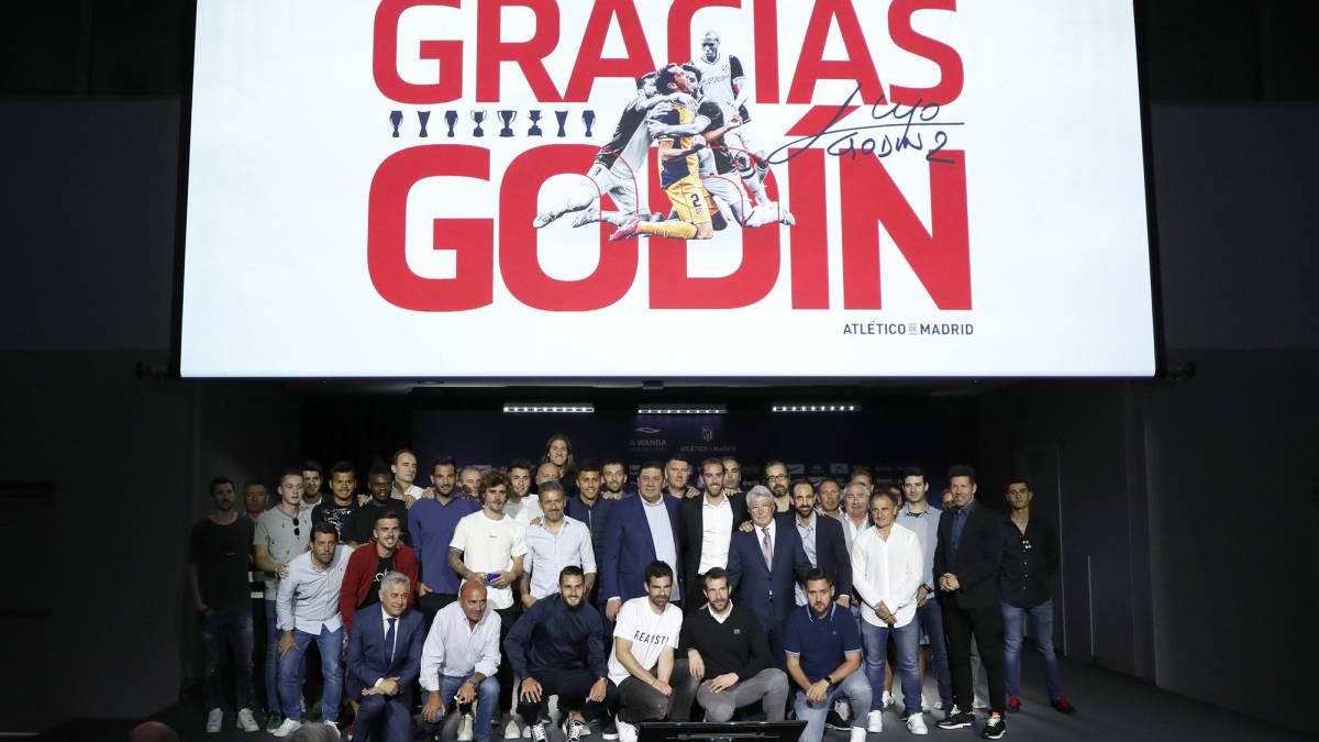 Godín: tercera gran despedida del Atlético tras Torres y Gabi.