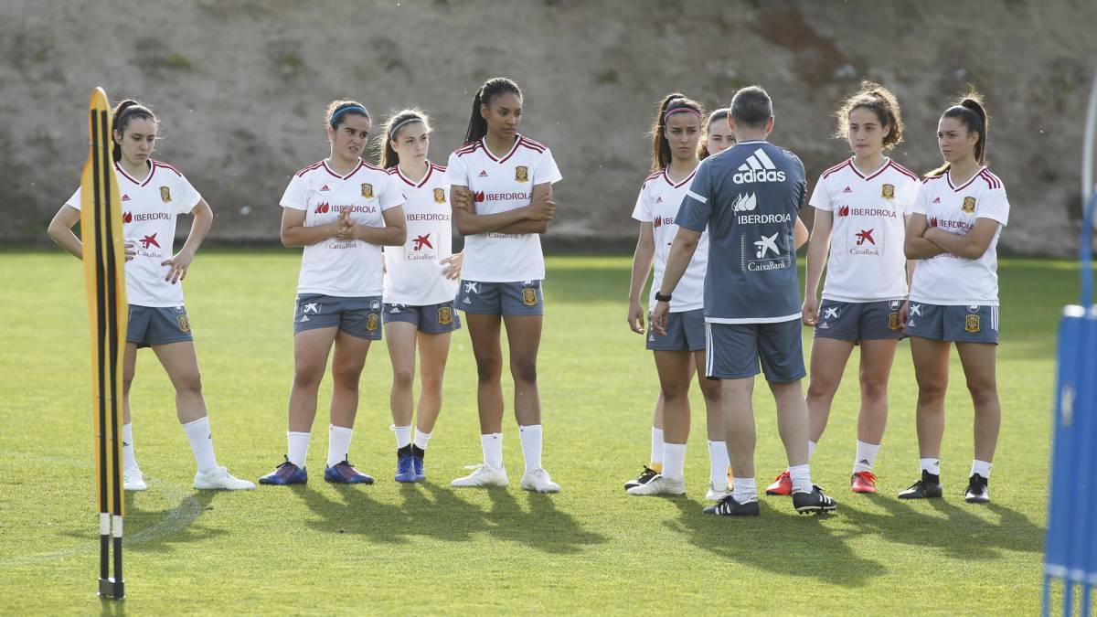 La Selección Sub-17 femenina durante un entrenamiento.