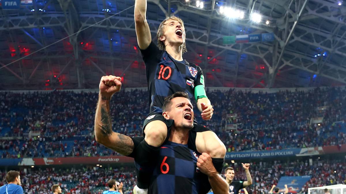 Modric y Lovren celebran la clasificación para la final del Mundial de Rusia de 2018.