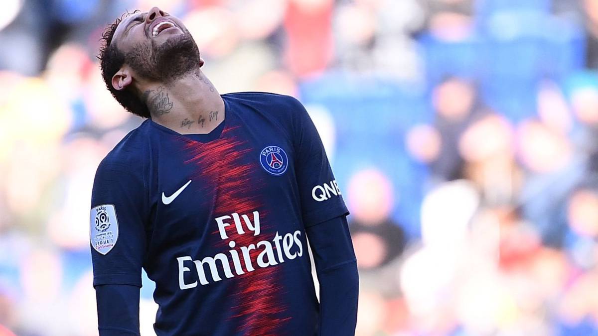 Neymar, en Brasil, es otro