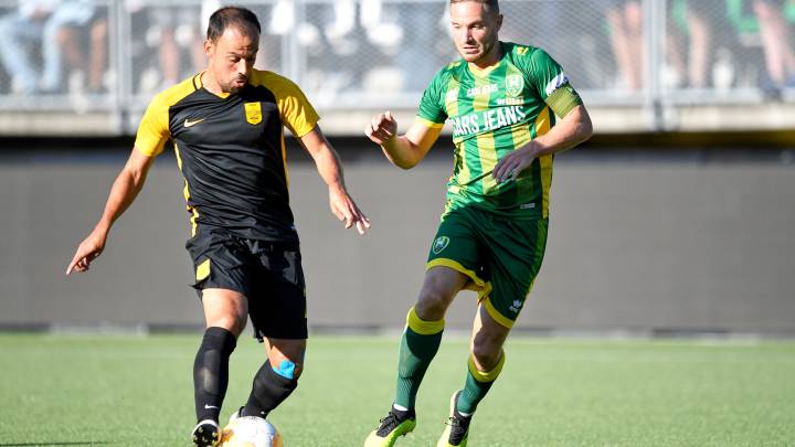 Javier Matilla, controlando un balón.