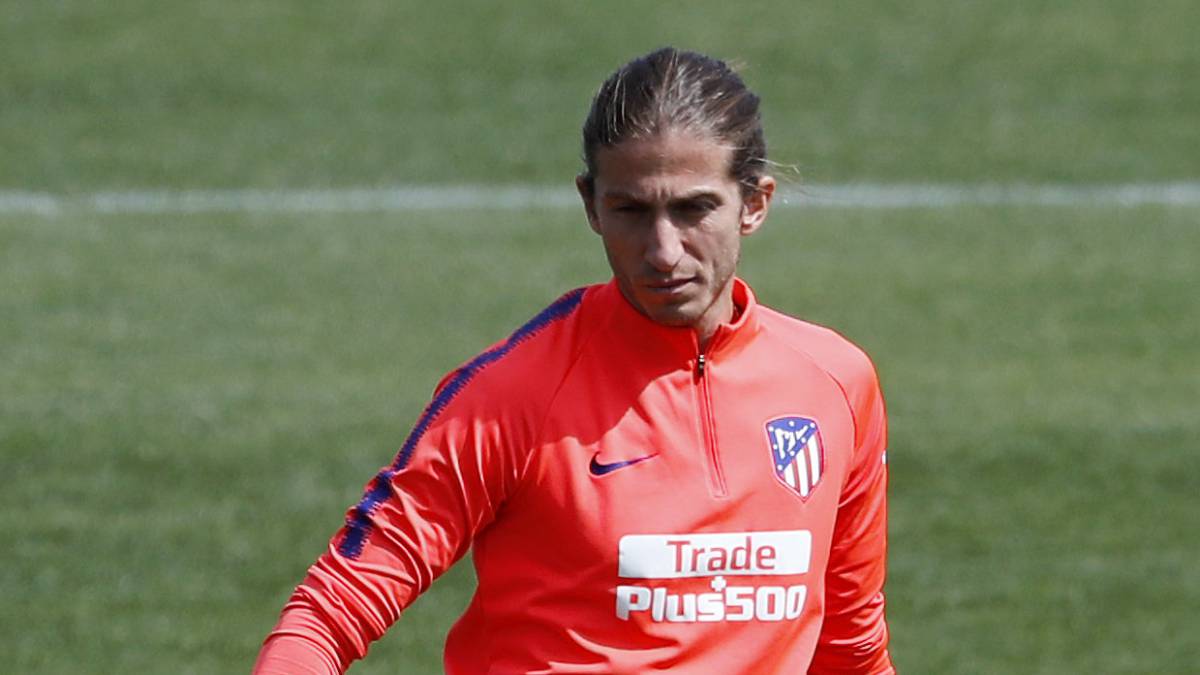 Filipe Luis se entrena con el Atleti.