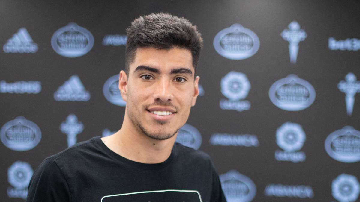Lucas Olaza posa para AS en la sala de prensa del Celta en las instalaciones de A Madroa.