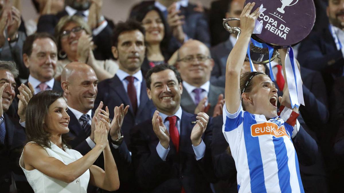 La Reina Letizia: "Es importante apoyar el deporte femenino español, no sólo el fútbol"