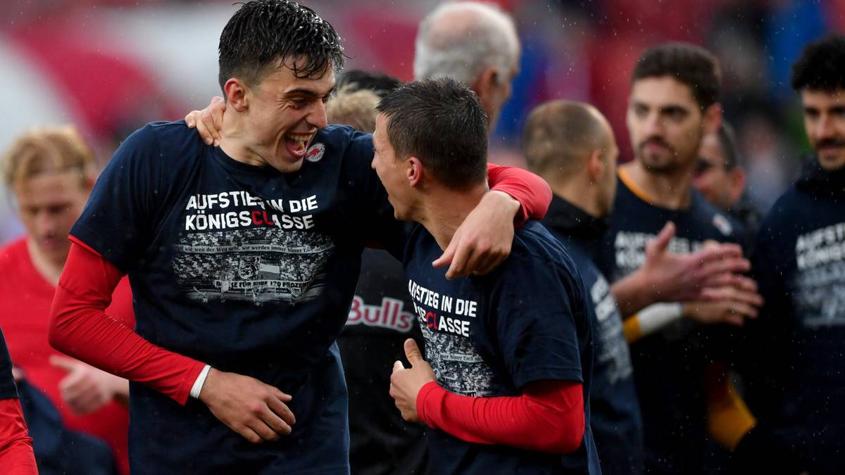 Los futbolistas del Salzburgo celebran el título de Liga