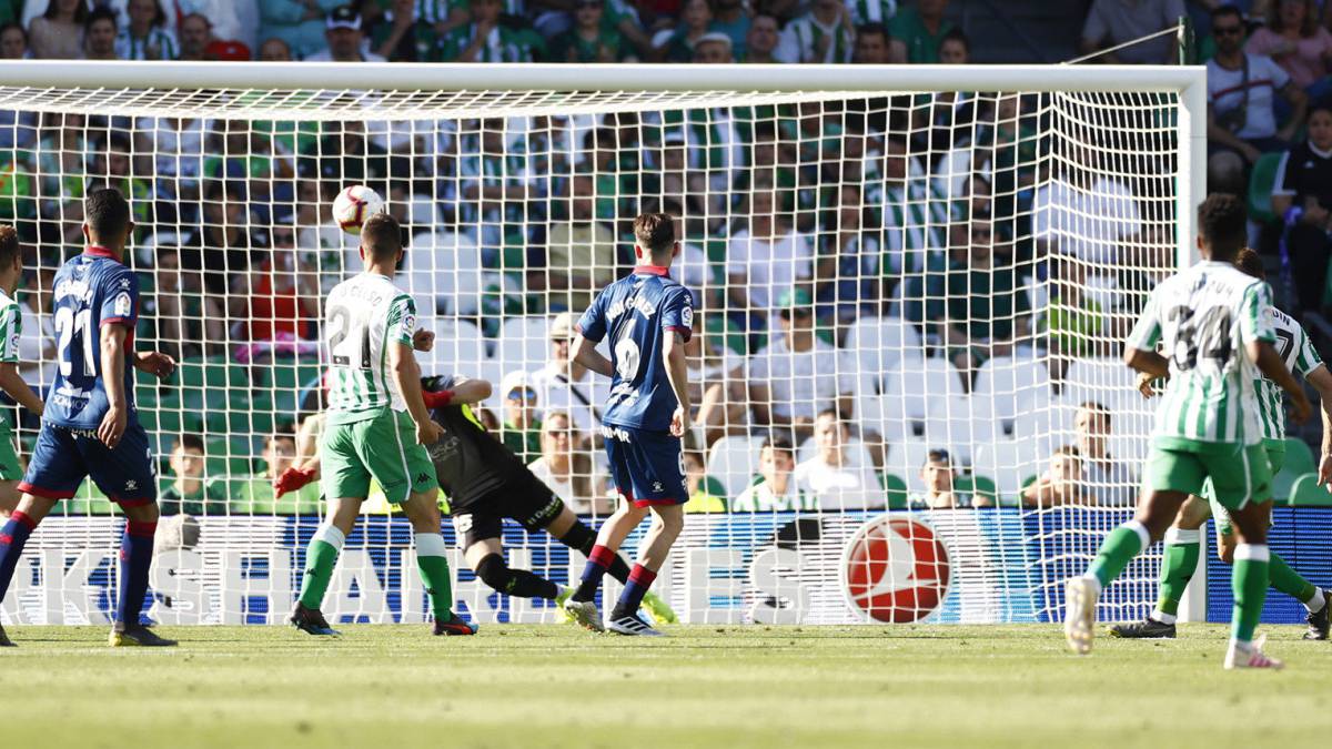 1x1 del Betis: Joaquín, un
héroe para calmar la decepción