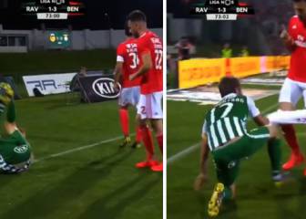 No ayudan a parar a Coentrao y él baja la pantaloneta al rival