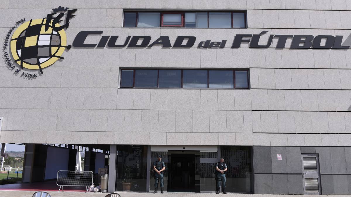 Rubiales se compromete y asegura que habrá un máximo de 7 descensos en el Grupo IX de Tercera.
