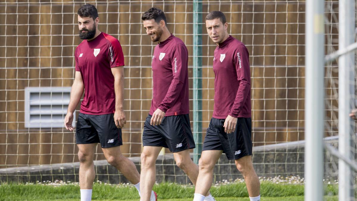 Aduriz seguirá un año más