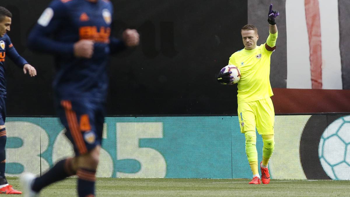 Alberto García, ante el Valencia.