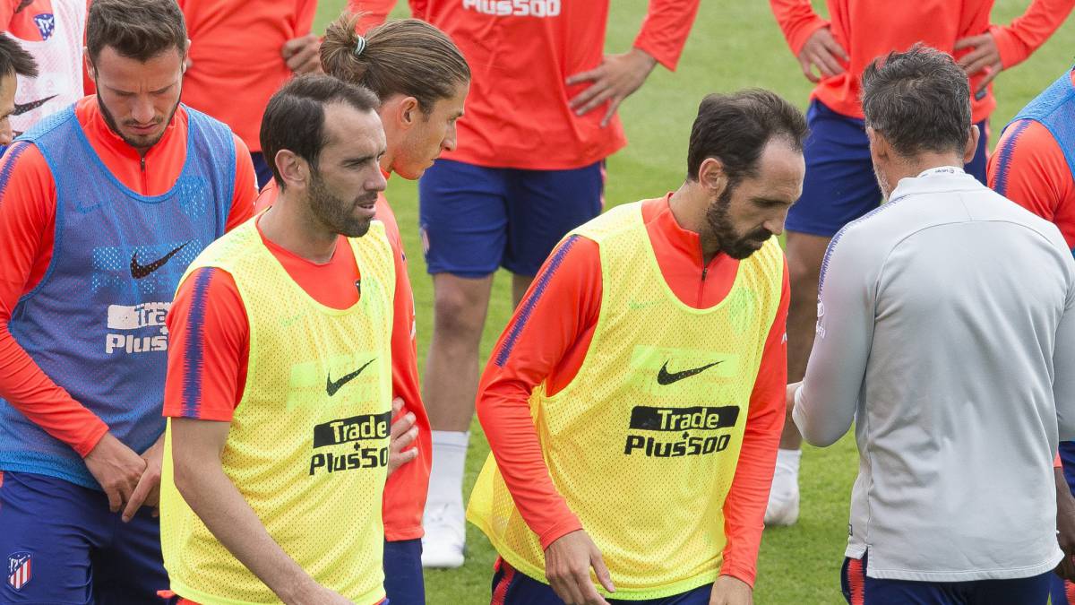 Godín, Filipe, Juanfran, vieja guardia del Cholo que se va, en un entrenamiento.
