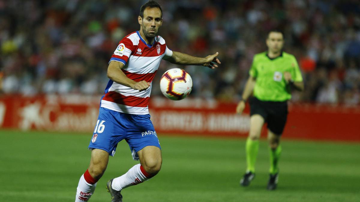 Víctor Díaz, capitán del Granada, habló antes de viajar a Albacete.