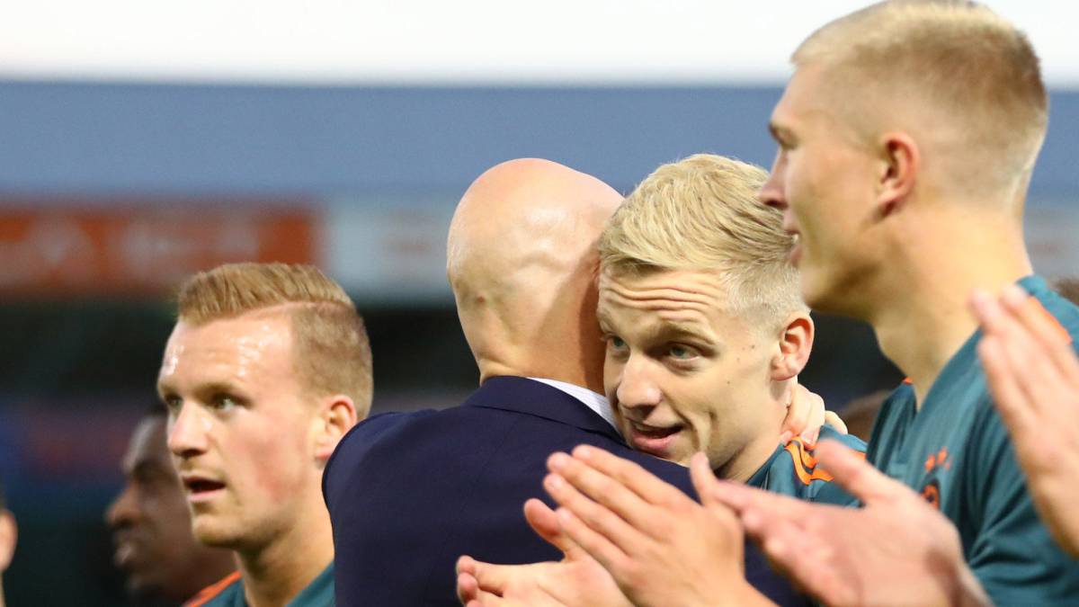 Erik Ten Hag y Donny van de Beek (Ajax)
