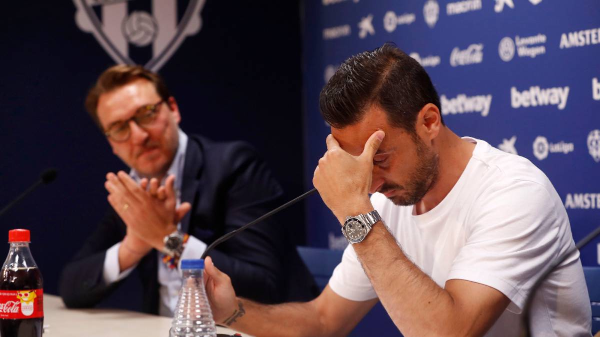 Pedro López dice adiós al Levante entre lágrimas y mucha emoción