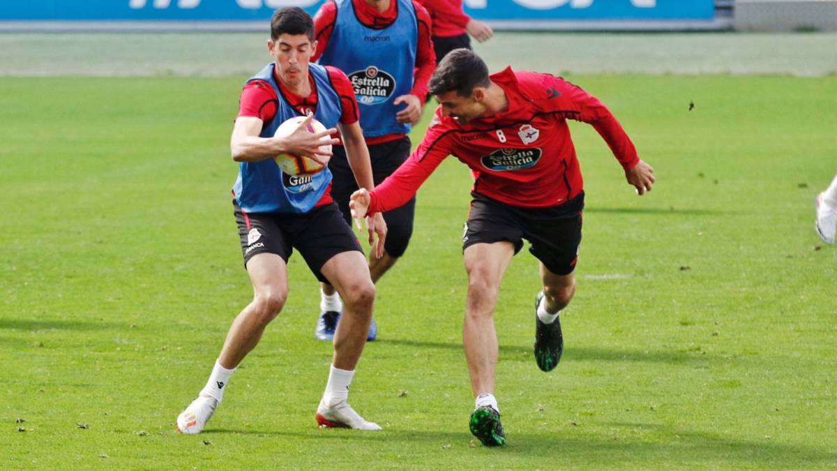 Carlos Fernández no va con la Rojita y podrá jugar el playoff que persigue el Deportivo.