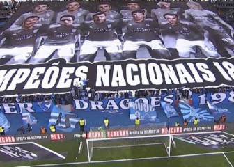 Pancartas ofensivas de los ultras del Oporto contra el Benfica