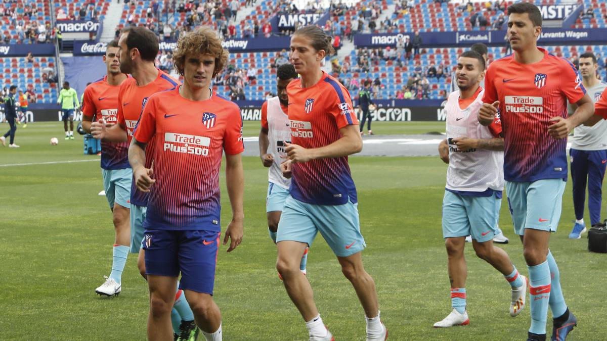 Griezmann, en el calentamiento previo al Levante-Atlético