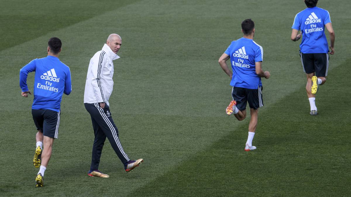 Zidane, en el último entrenamiento del Real Madrid.