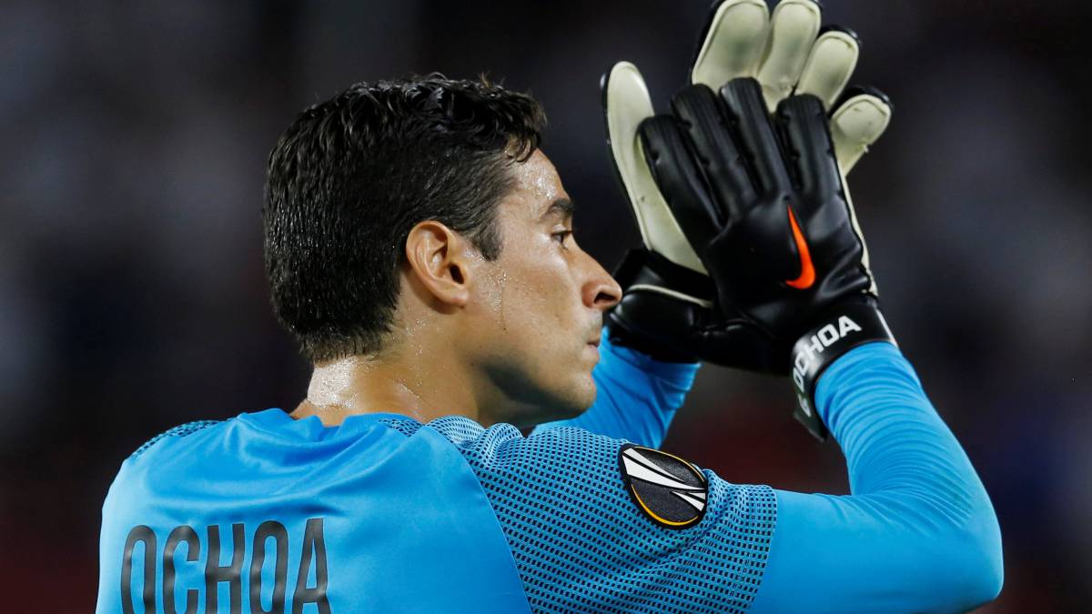 Ochoa frustra la celebración del Genk en su despedida