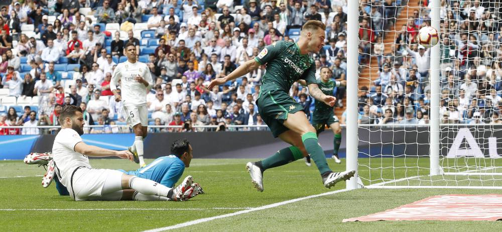 Así marcó Loren el primer gol del Betis.