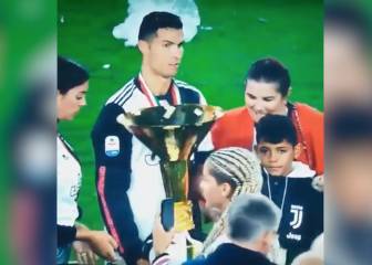 Ya hay quien lo compara con la de Ramos en el autobús: Cristiano, la Copa y su hijo...