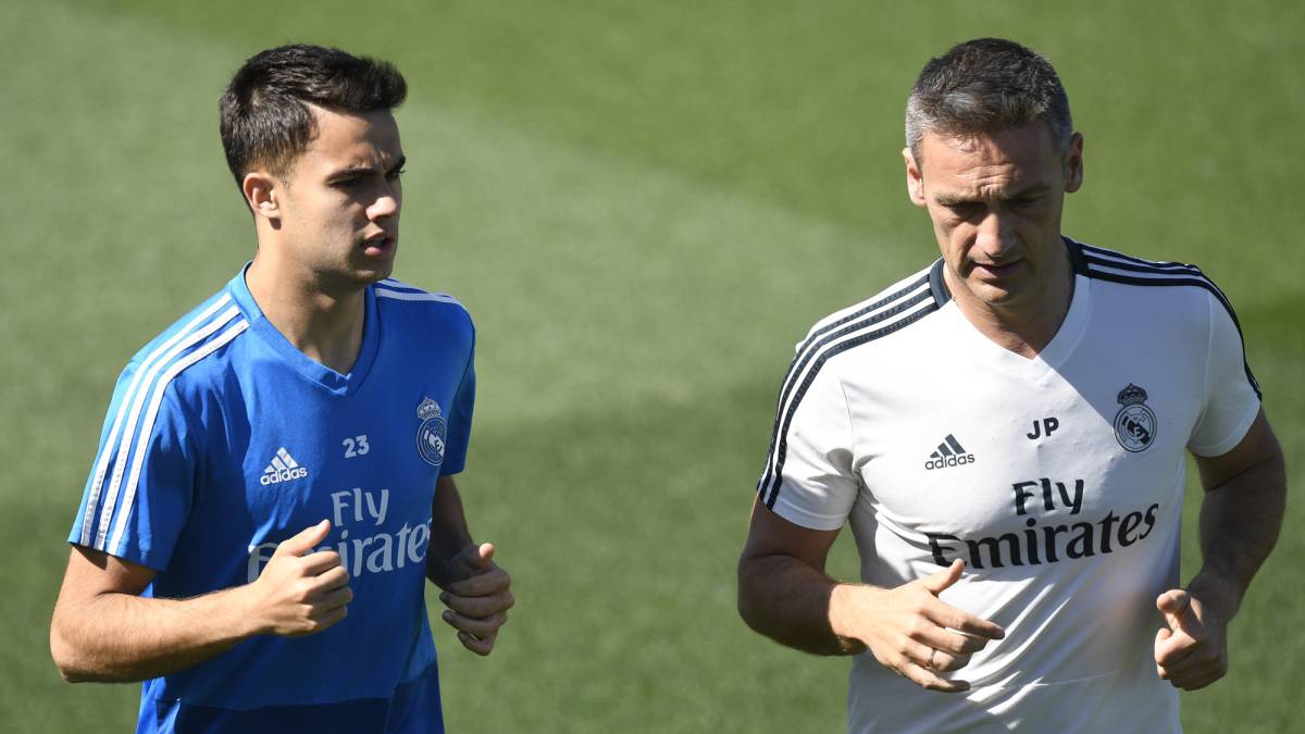 El Leganés sigue a Reguilón para una cesión que se antoja difícil