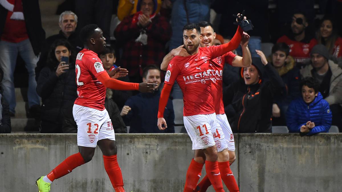 El Sevilla de Monchi apunta al centrocampista del Nimes Teji Savanier, máximo asistente de la Ligue 1. Krychowiak, Gameiro, Lenglet... Todos rindieron.