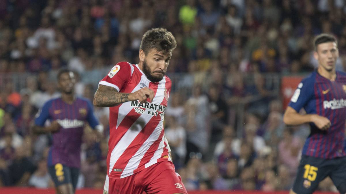 A Segunda pese a hacer historia en el Bernabéu y Camp Nou