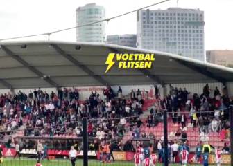 ¡Hooligans del Ajax agreden a los padres de los rivales!