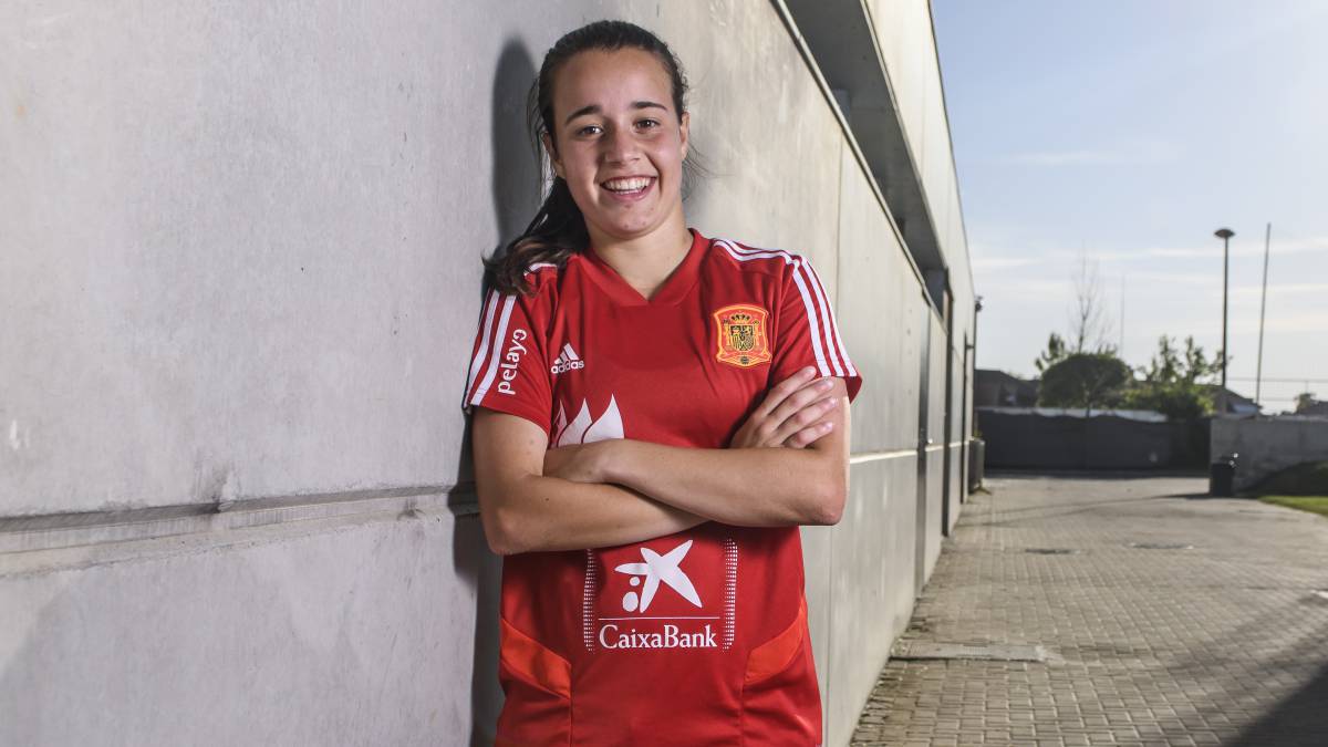 Rosita: "Tuve ofertas antes, pero jugaba en el Betis o en el club del barrio con mis amigos"