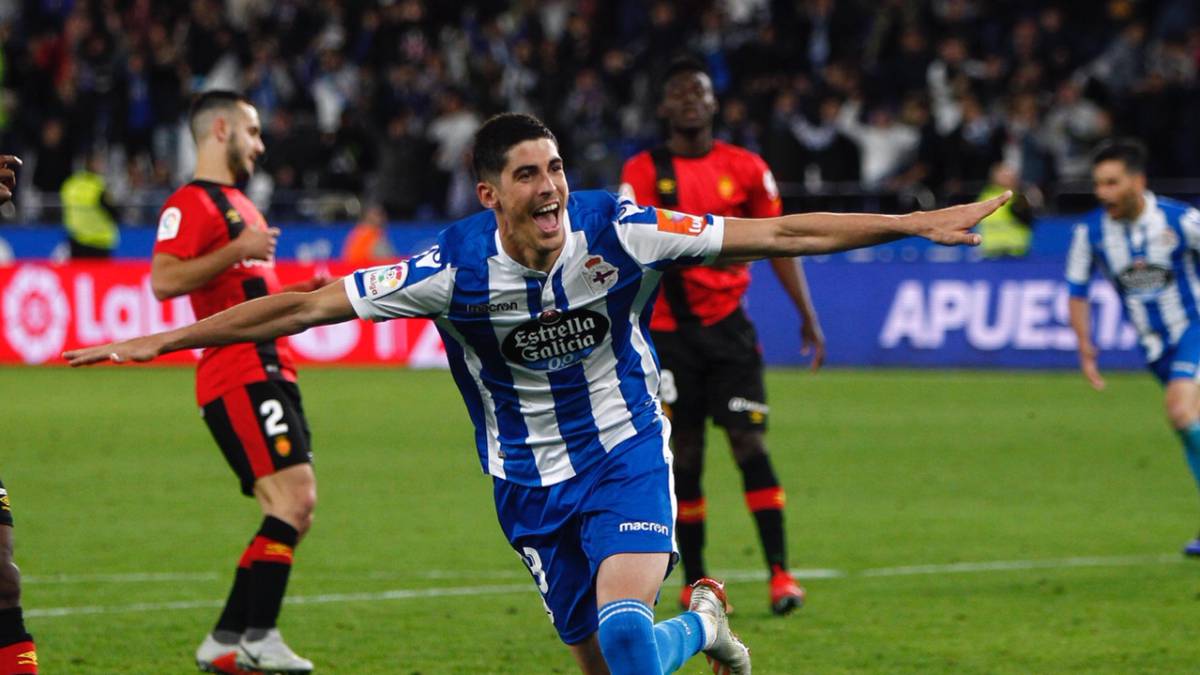 Carlos Fernández celebra el gol de la victoria del Deportivo ante el Mallorca