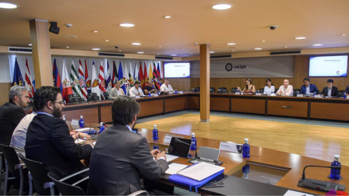 Reunión de la Asociación de Clubes de fútbol femenino.