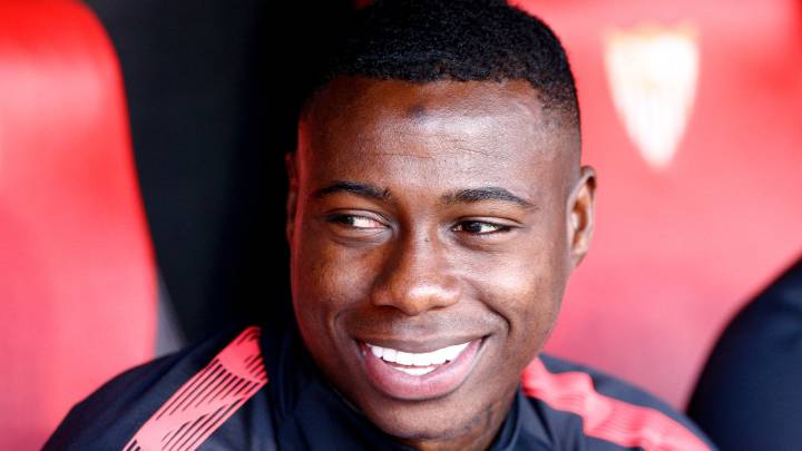 El delantero del Sevilla Quincy Promes afirmó a VI que no quiere "jugar de defensa" la próxima campaña. El Ajax de Amsterdam le tendría en la agenda.