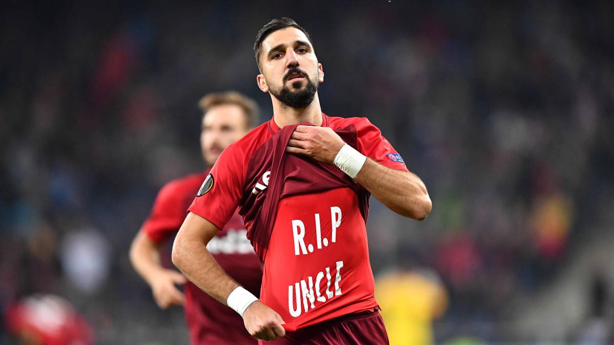 El delantero ya del Sevilla Munas Dabbur no jugará con la selección de Israel ante Letonia y Polonia porque celebra su boda. Musulmán, se le ha criticado.