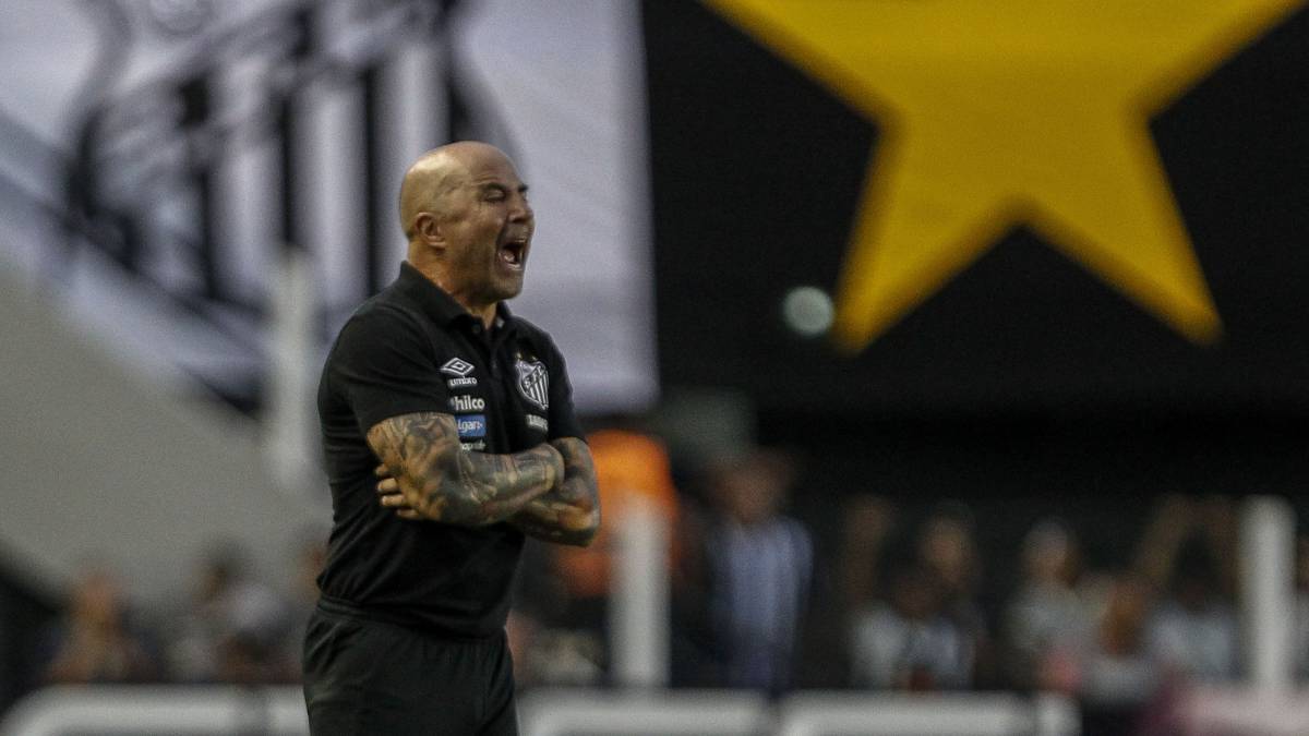 El Betis habría sondeado a Jorge Sampaoli antes de elegir a Rubi, según afirman varios medios brasileños. El ex del Sevilla entrena al Santos ahora.
