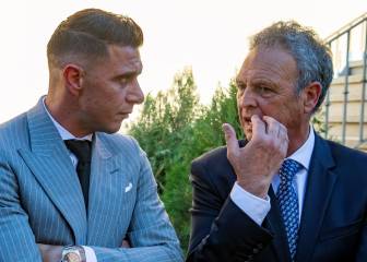 Joaquín y Caparrós reciben la medalla de Oro de Sevilla