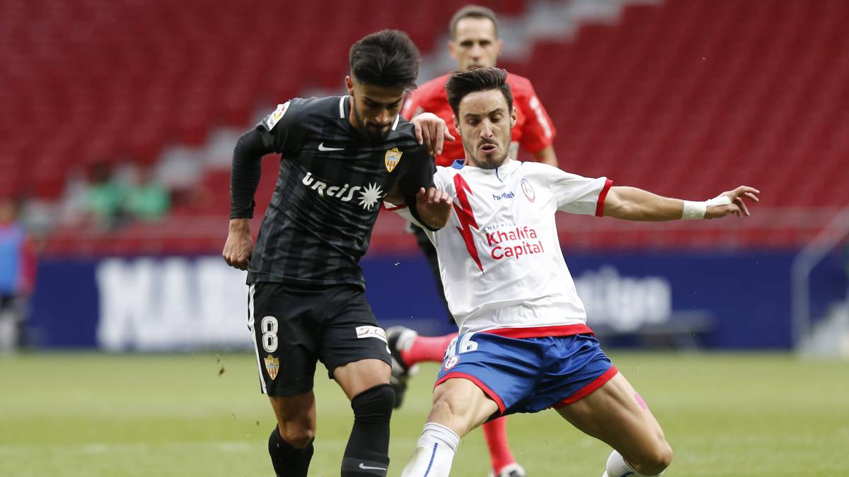 Chema con el Almeria ante el Rayo Majadahonda