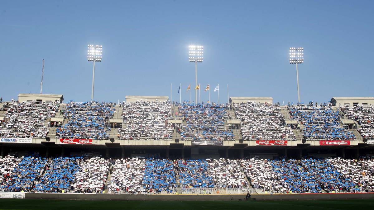 Los seguidores del Espanyol en el estadio de Montjuïc.