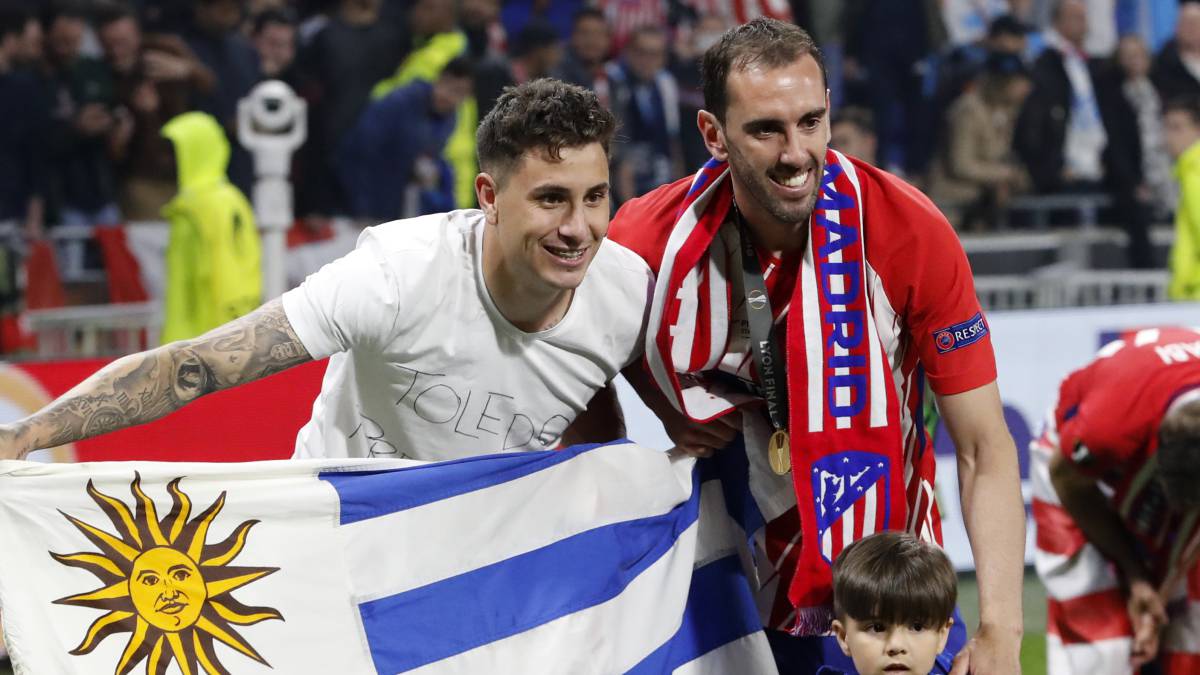 Giménez y Godín con el Atlético.