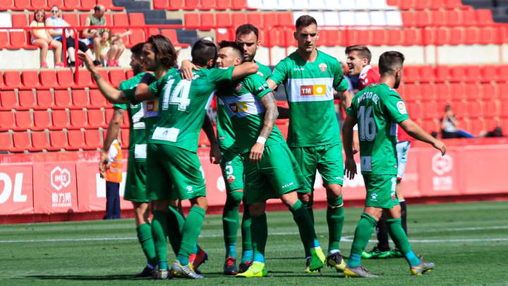 La mitad de la plantilla del Elche se despide del Martínez Valero