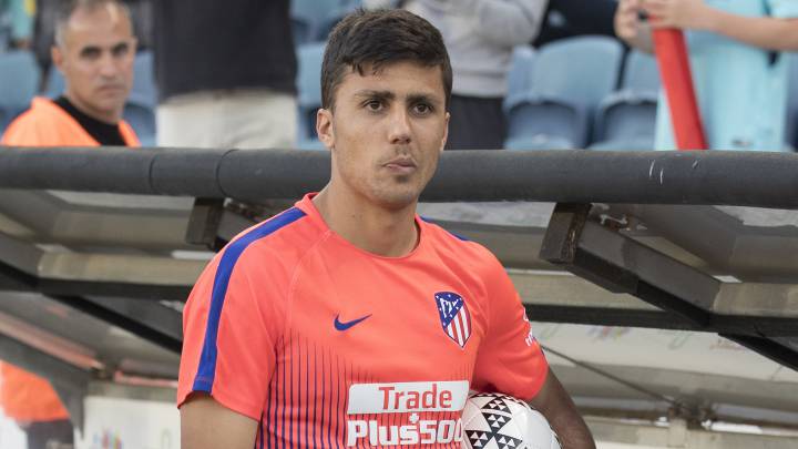 Rodrigo en el Teddy Stadium, antes de jugar el amistoso Beitar-Atlético que cerró la temporada.