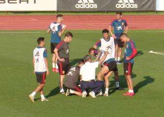 El susto de Ramos tras pisotón de Rodrigo: cojera y acción