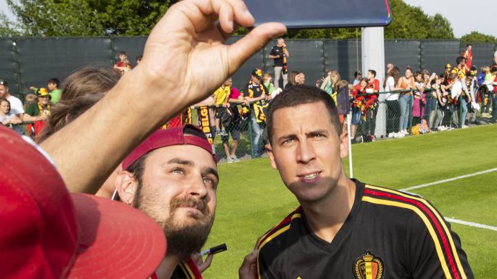 Hazard fue el más solicitado ayer por los aficionados tras el entrenamiento de Bélgica.