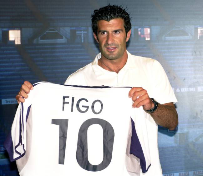 Luis Figo, en su presentación como jugador del Real Madrid el 24 de julio de 2000.