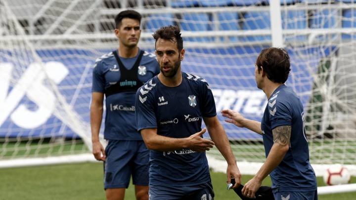 Carlos Ruiz renueva por una temporada