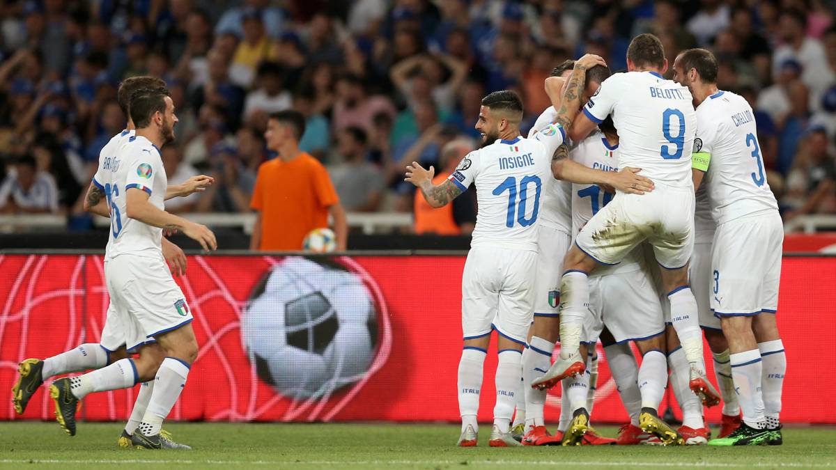Italia liquida a Grecia a domicilio y vuelve a ilusionarse