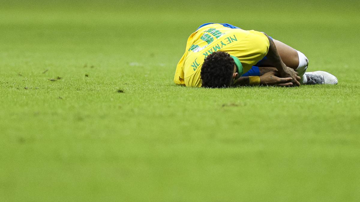 Brazil team doctor says Neymar's style of play makes him more likely to get injured