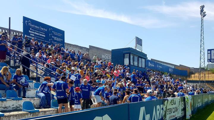 Los aficionados del Socuéllamos, en el partido de segunda ronda del Playoff.